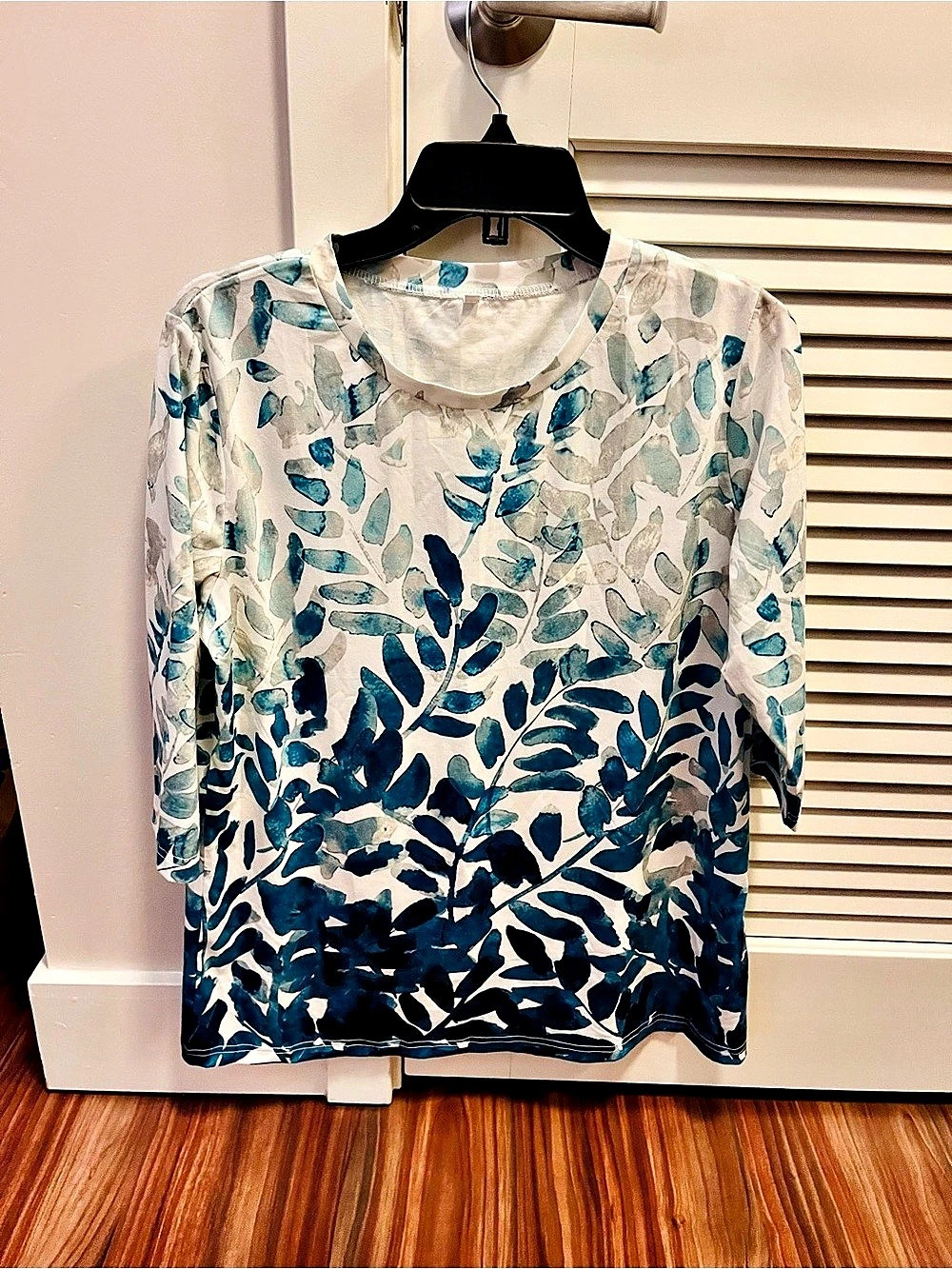 Leaf Print Botanical 3/4 Sleeve Top in White & Blue Relaxed Fit Size Large New w